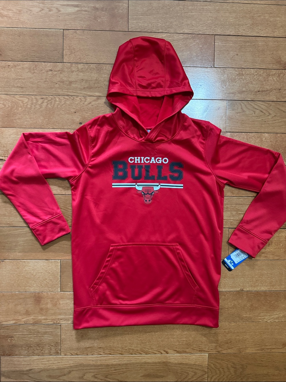 NBA Store boys red hooded Chicago Bulls sweatshirt size youth XL with pockets.